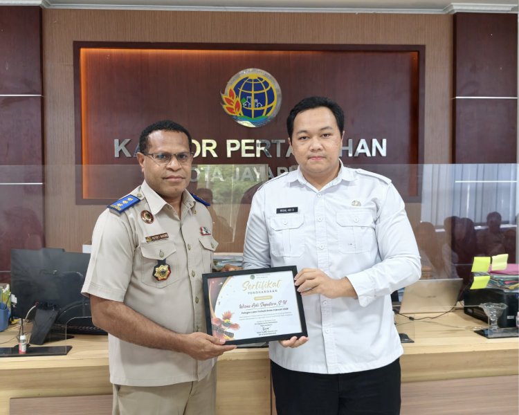 Apresiasi Pelayanan Prima, Kantor Pertanahan Kota Jayapura Beri Penghargaan Petugas Loket Terbaik Periode Februari 2026