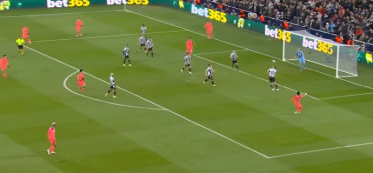 Drama Menit Akhir di St. James' Park: Newcastle Tahan Imbang Barcelona 1-1