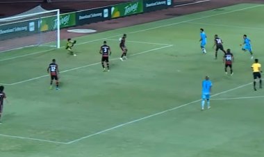 Judul: Dominasi Tanpa Gol, Persipura Jayapura Ditahan Imbang Persela Lamongan di Stadion Lukas Enembe