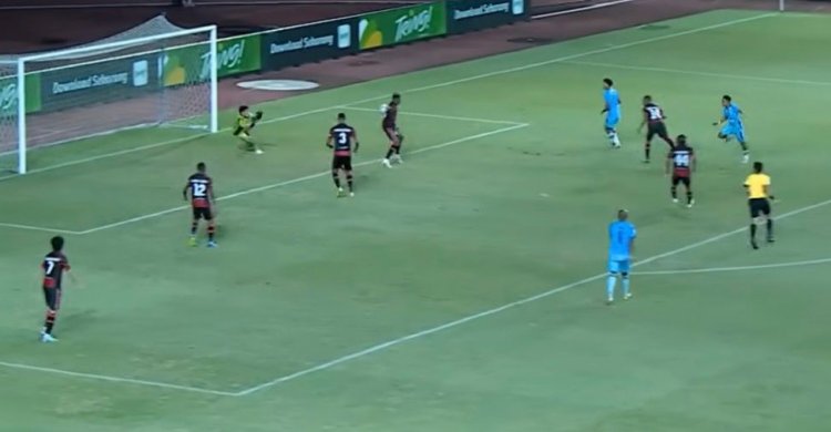 Judul: Dominasi Tanpa Gol, Persipura Jayapura Ditahan Imbang Persela Lamongan di Stadion Lukas Enembe