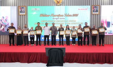 Bangun Motivasi Jajaran, Sekjen Kementerian ATR/BPN Beri Penghargaan kepada Satker Pengelola Kearsipan Terbaik