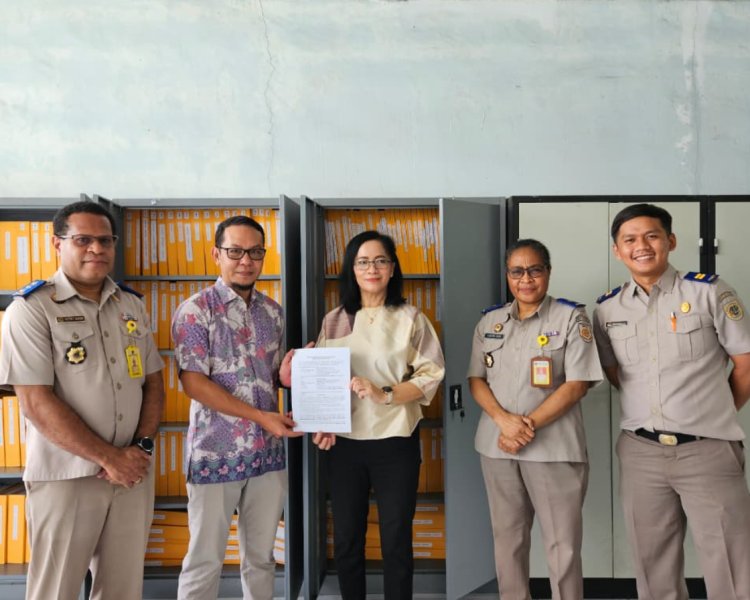 Penyerahan Berita Acara Serah Terima Protokol Pejabat Pembuat Akta Tanah (PPAT) Maryatie Simanjuntak, S.H.