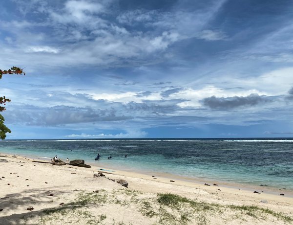 Pesona Pantai Base-G: Magnet Wisata Bahari Kota Jayapura yang Menghadap Samudra Pasifik