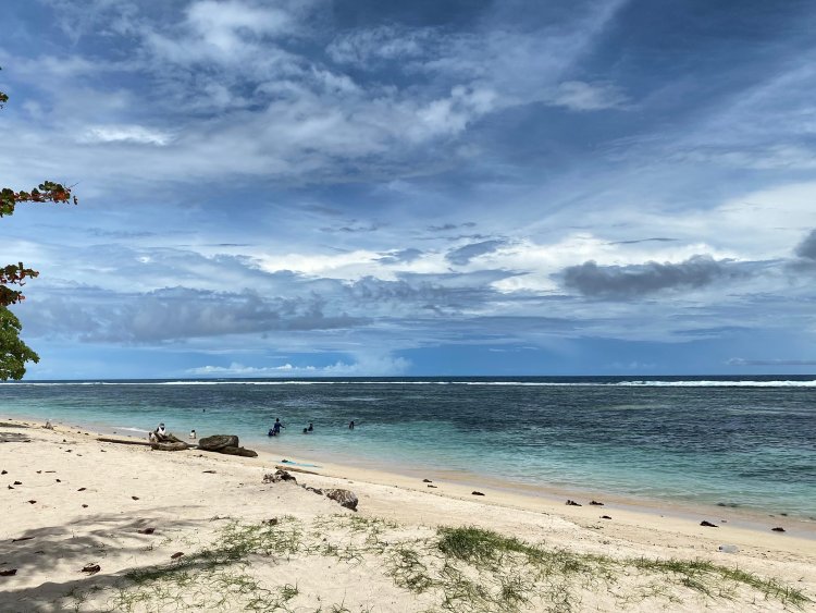 Pesona Pantai Base-G: Magnet Wisata Bahari Kota Jayapura yang Menghadap Samudra Pasifik