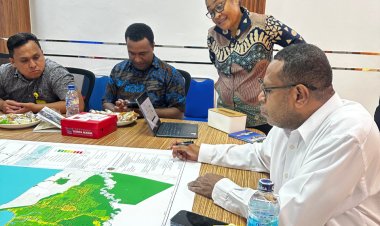 Kepala Kantor Pertanahan Kota Jayapura Tandatangani Peta Pembaruan Zona Nilai Tanah Tahun 2026