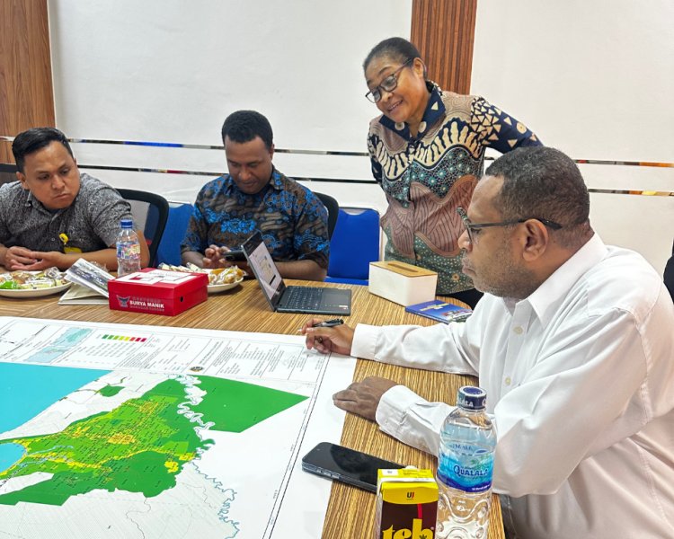 Kepala Kantor Pertanahan Kota Jayapura Tandatangani Peta Pembaruan Zona Nilai Tanah Tahun 2026