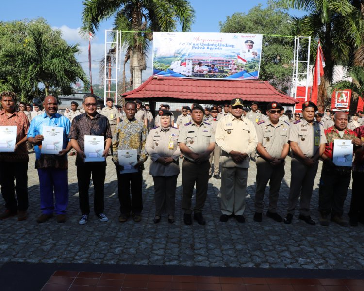 Gubernur Papua Serahkan Sertipikat pada Peringatan HANTARU ke-66