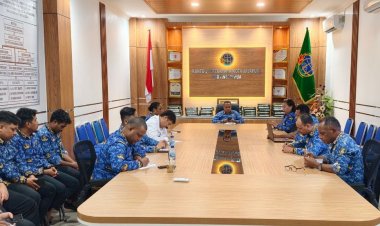 Kantor Pertanahan Kota Jayapura Gelar Rapat Koordinasi dan Evaluasi Petugas Loket